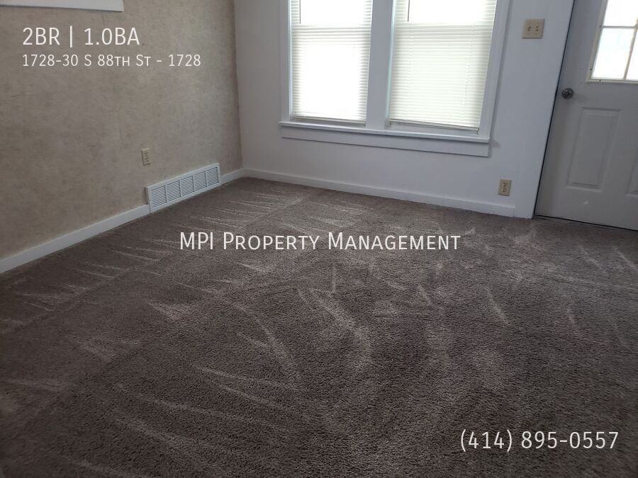 1728 S 88th St #1728 - Photo 4 of 7