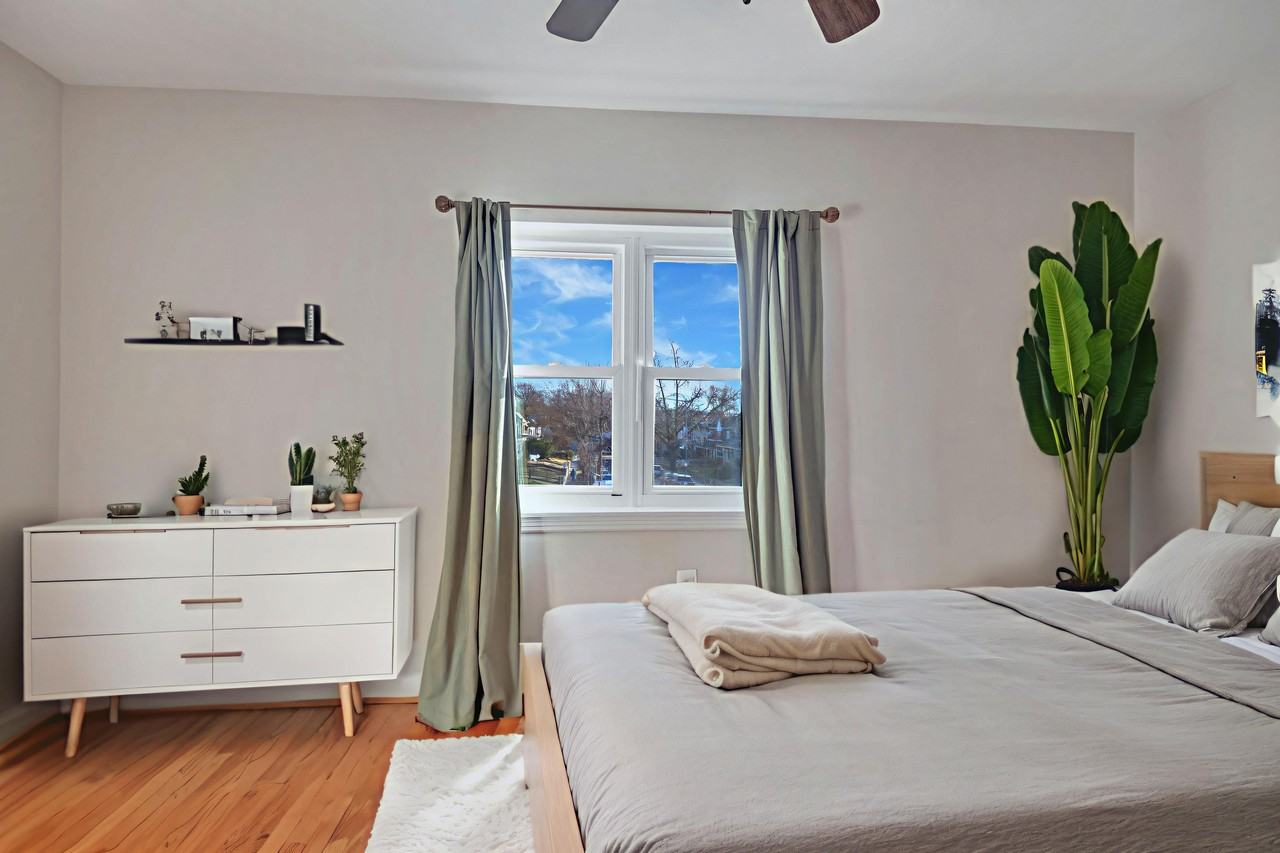 3428 Dix Street Northeast - Photo 6 of 20