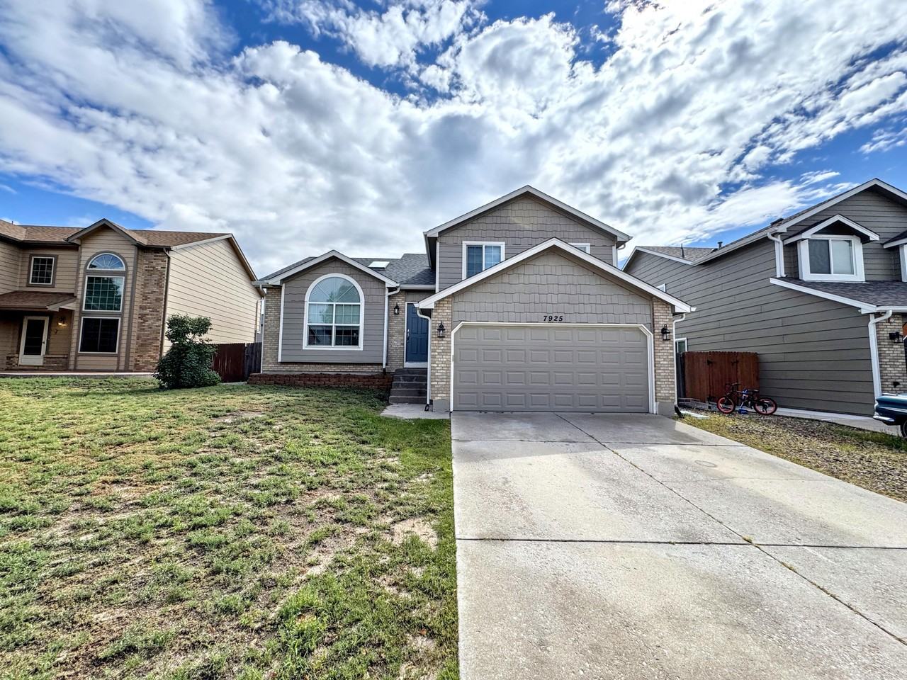 7925 Chancellor Drive - Photo 2 of 28