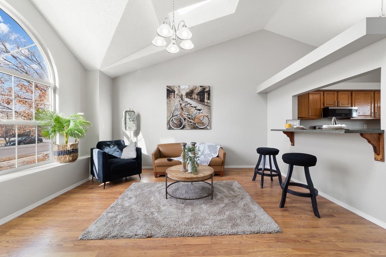 7925 Chancellor Drive - Photo 6 of 28