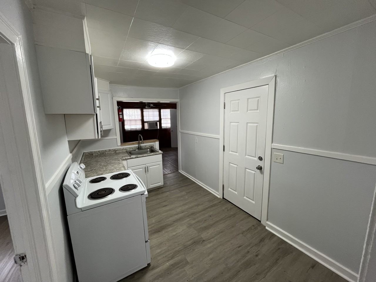 521 Launcelot Road - Photo 3 of 12