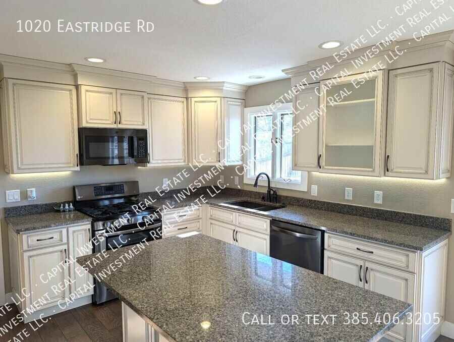 1020 East Eastridge Road - Photo 7 of 32