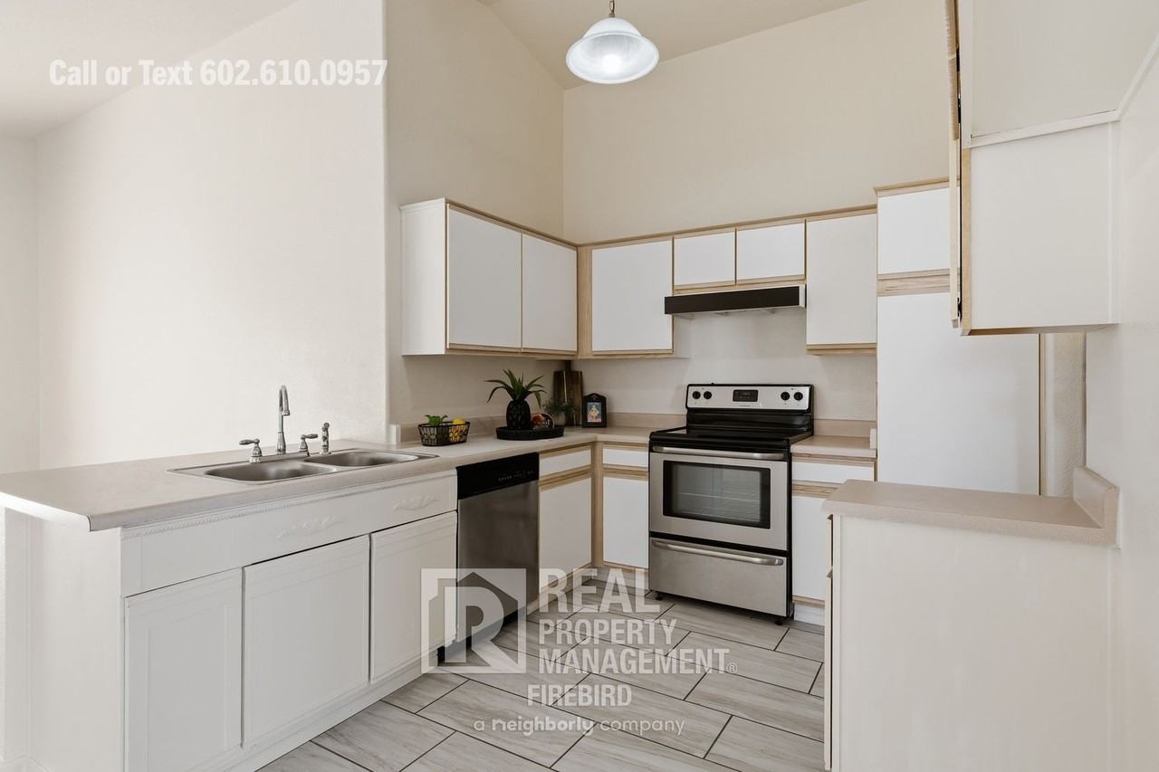 8563 West Mission Lane - Photo 4 of 15