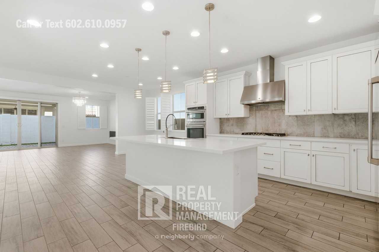 2342 West Gloria Lane - Photo 2 of 34