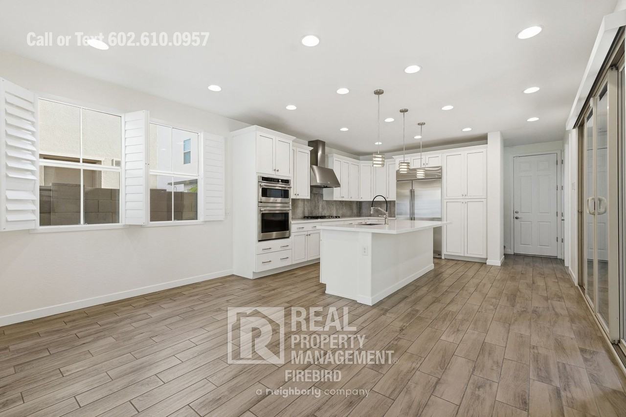 2342 West Gloria Lane - Photo 4 of 34