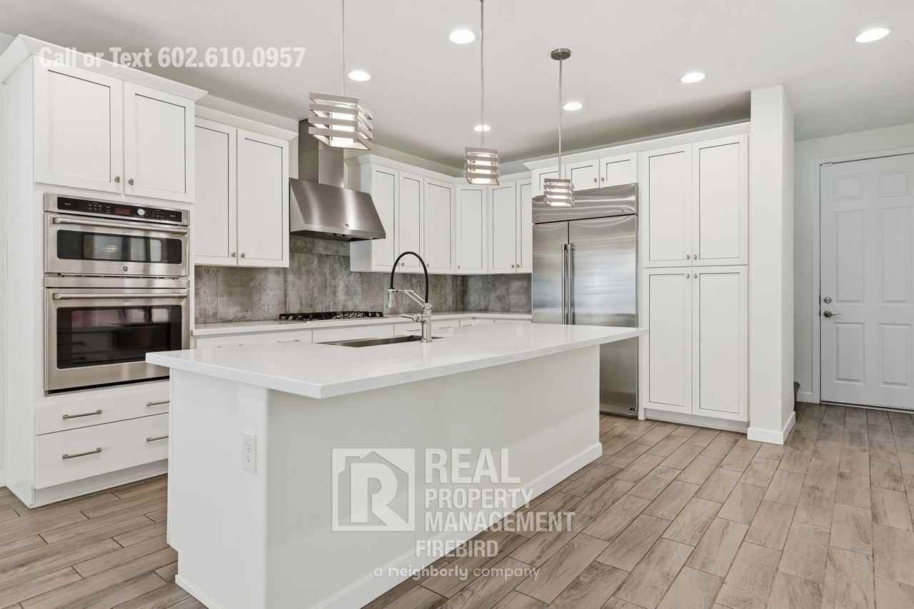 2342 West Gloria Lane - Photo 5 of 34