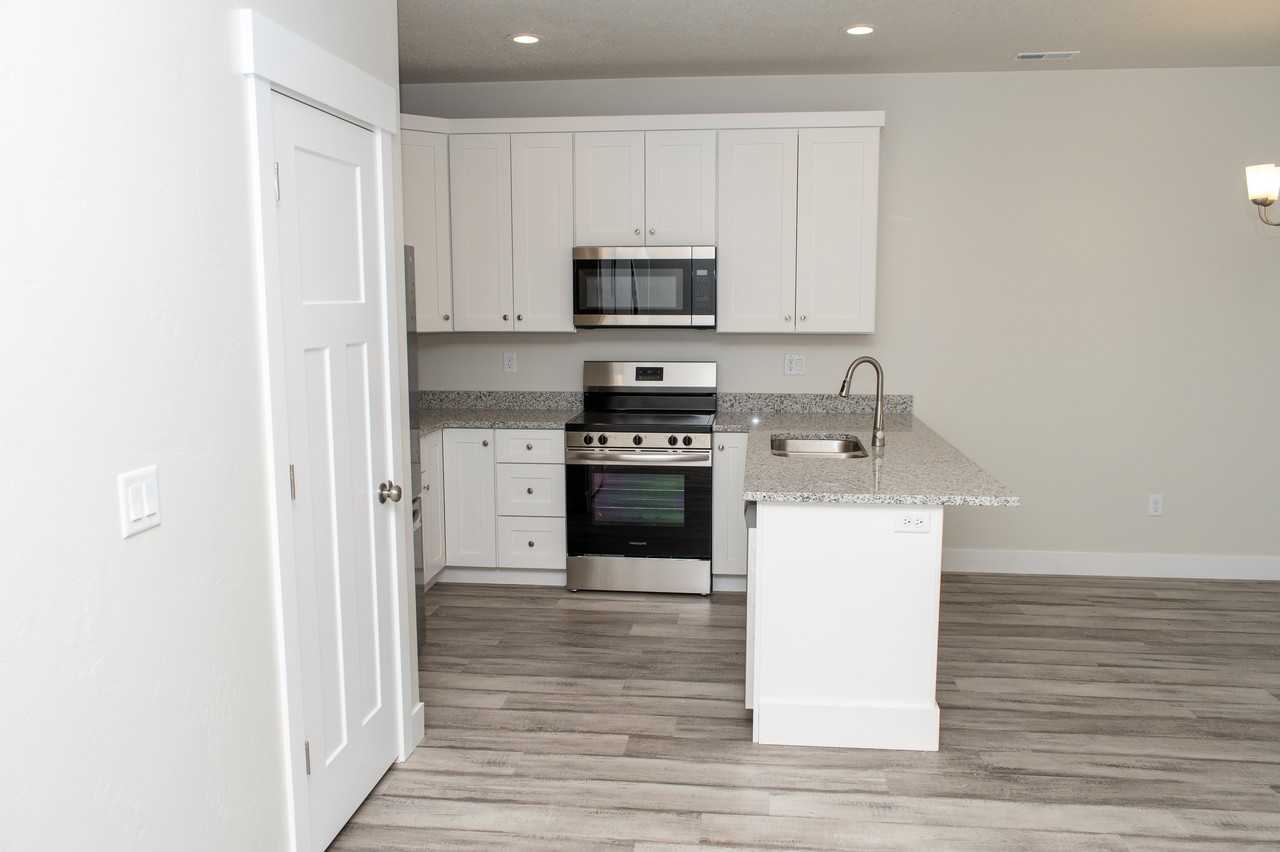 144 West 425 North #1 - Photo 4 of 19