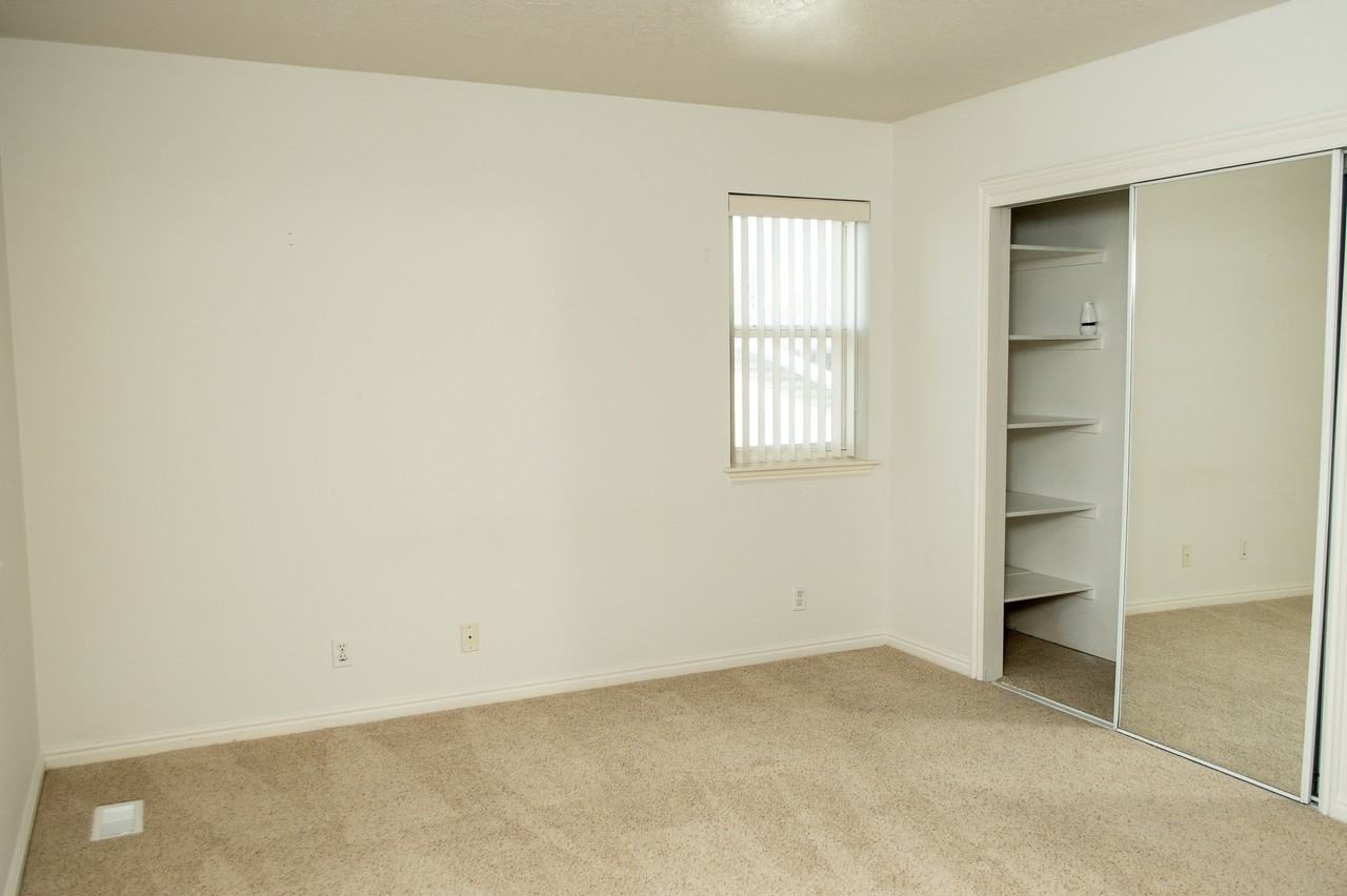 427 S 1200 W - Photo 4 of 14