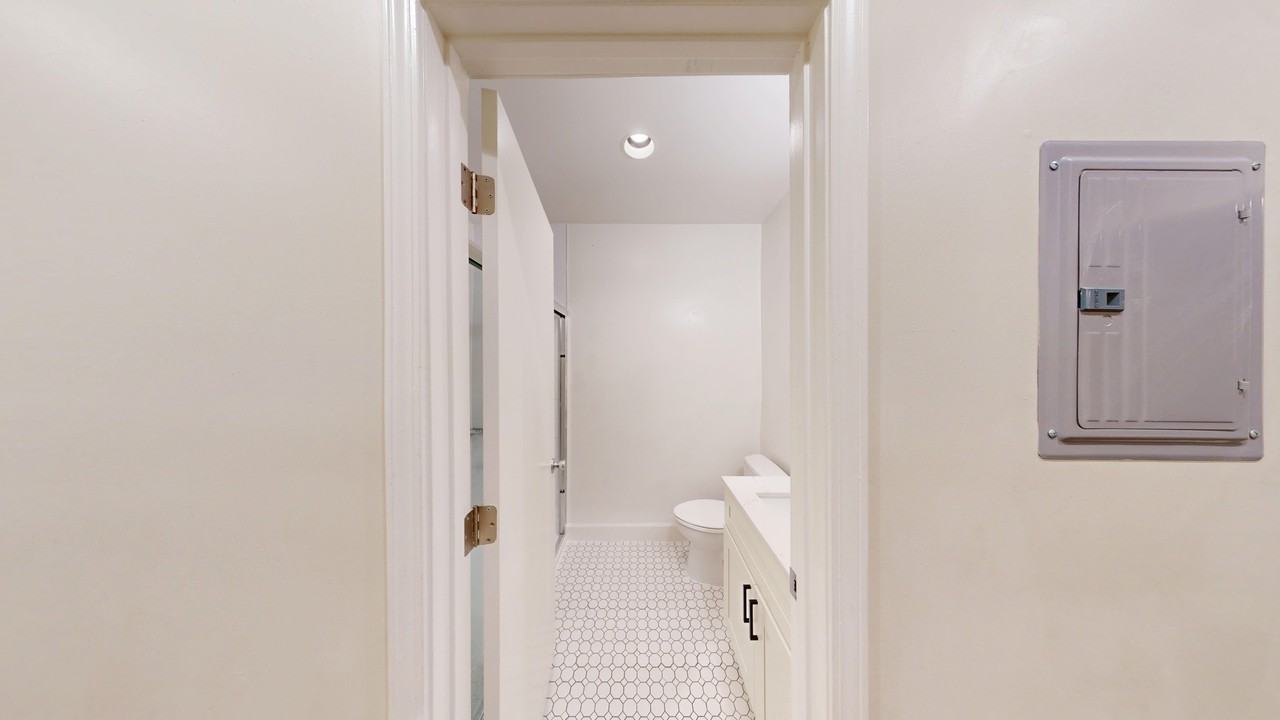 676 Geary Street - Photo 6 of 32