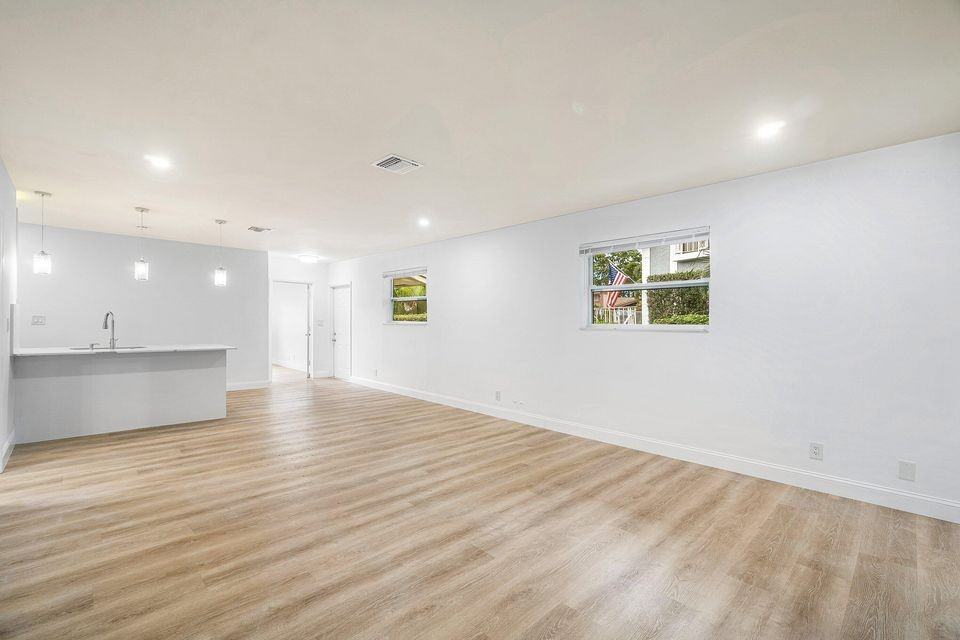 434 Southwest 9th Street - Photo 7 of 8