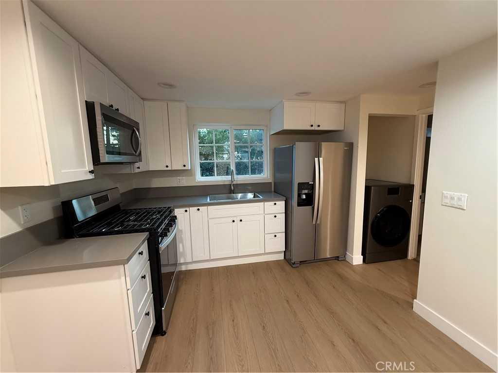 6538 Kelvin Avenue #6538 - Photo 7 of 20