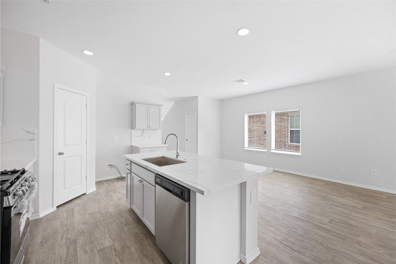 24059 Kentwood Springs Dr #24059 - Photo 5 of 29