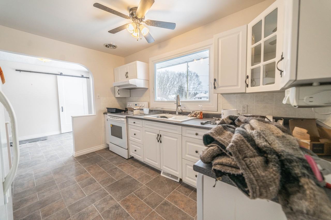 2608 Woodlawn Avenue - Photo 3 of 10