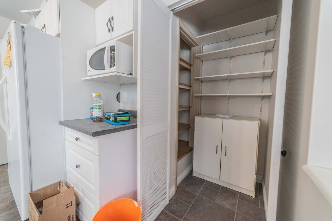 2608 Woodlawn Avenue - Photo 5 of 10