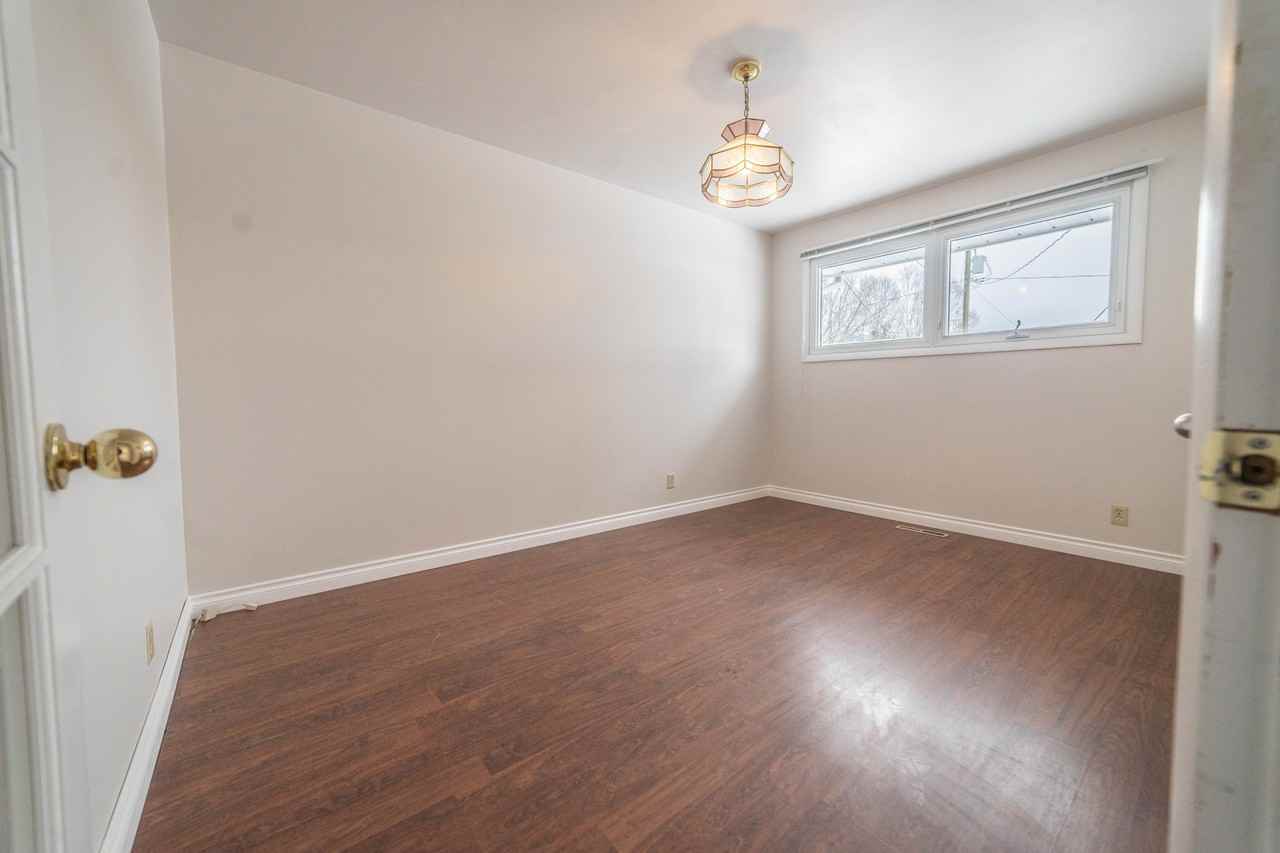 2608 Woodlawn Avenue - Photo 6 of 10