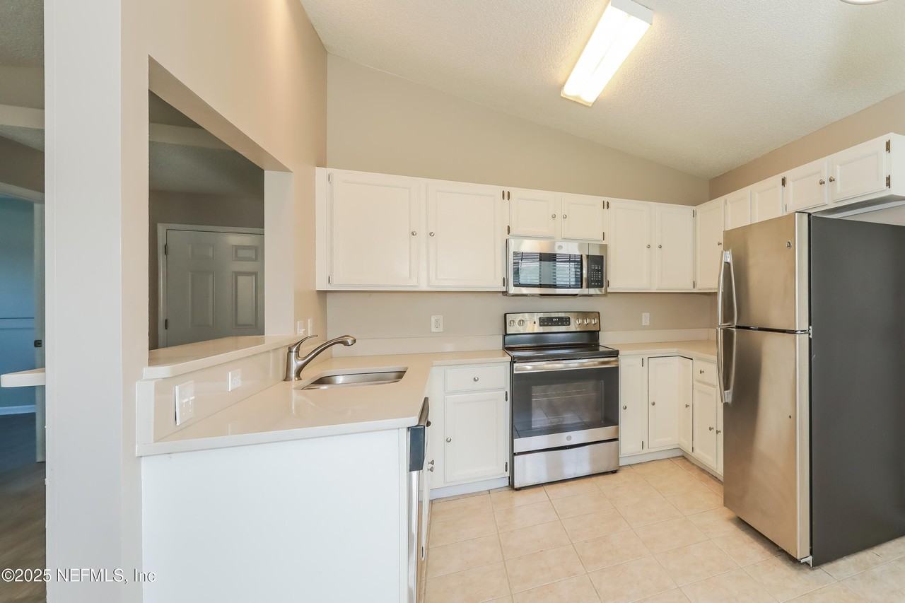 7453 Amandas Crossing Drive North #7453 - Photo 6 of 15