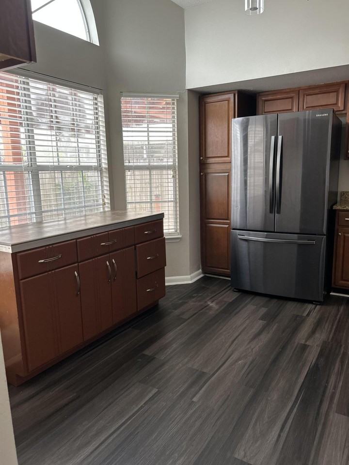 404 Adam Street Northwest #404 - Photo 5 of 11