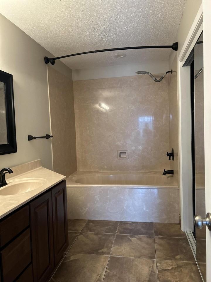 404 Adam Street Northwest #404 - Photo 6 of 11