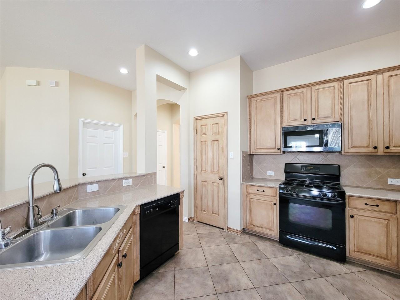 14322 Darmera Court #14322 - Photo 7 of 43