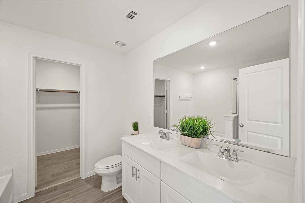 23442 Wrexham St #23442 - Photo 5 of 33