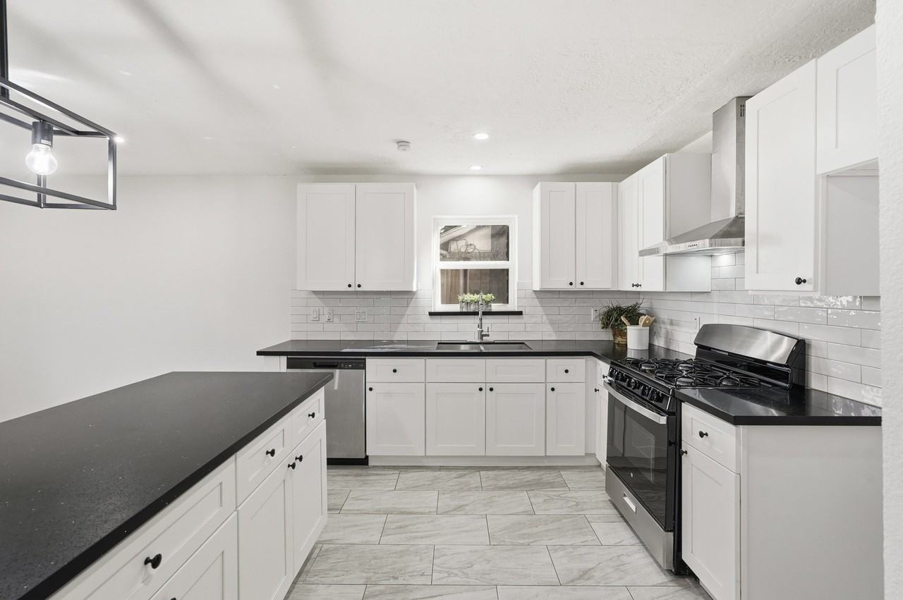 23326 Briarcreek Boulevard #23326 - Photo 7 of 24