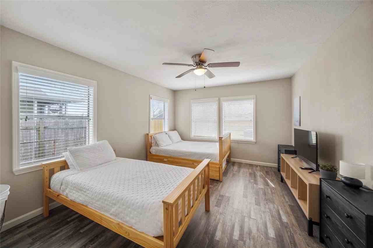 2111 8th Avenue North #2111 - Photo 2 of 13