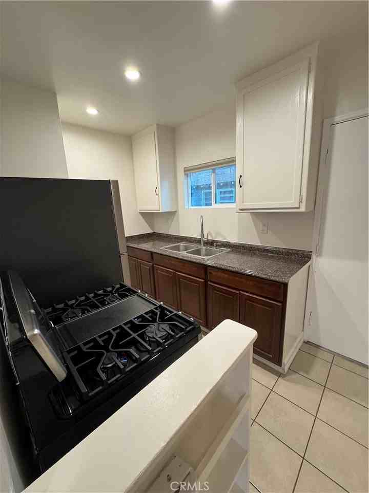 2573 N Lincoln St #2573 - Photo 2 of 10