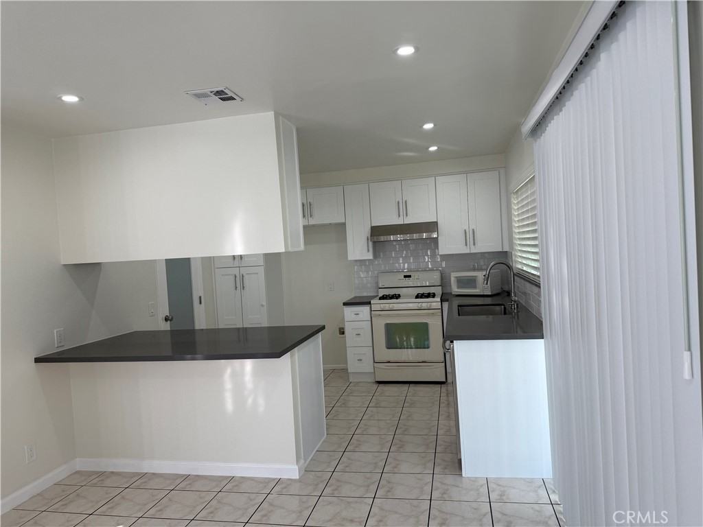 1528 East Raymond Street #1528 - Photo 3 of 22