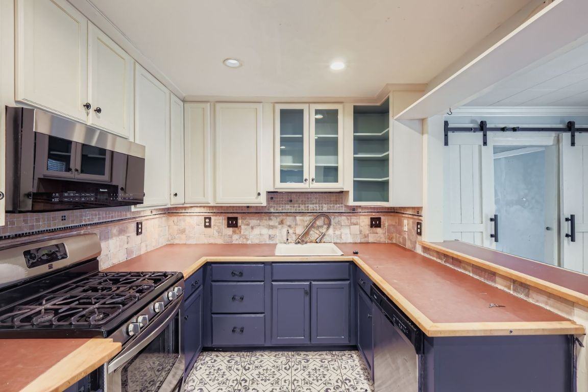 1705 Kerr Street #1705 - Photo 2 of 17