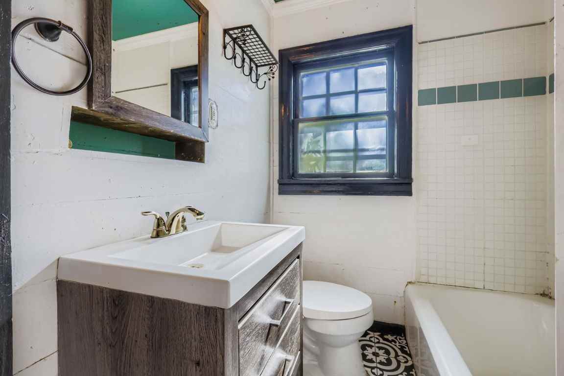 1705 Kerr Street #1705 - Photo 6 of 17