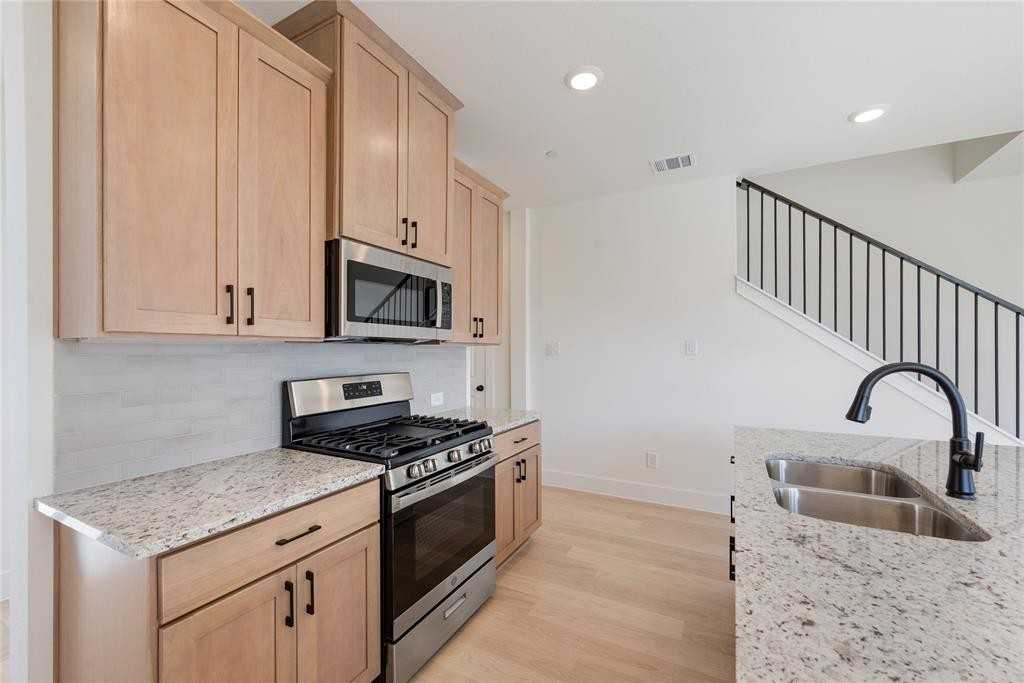 9601 9601 Dahlia Boulevard #9601 - Photo 2 of 26