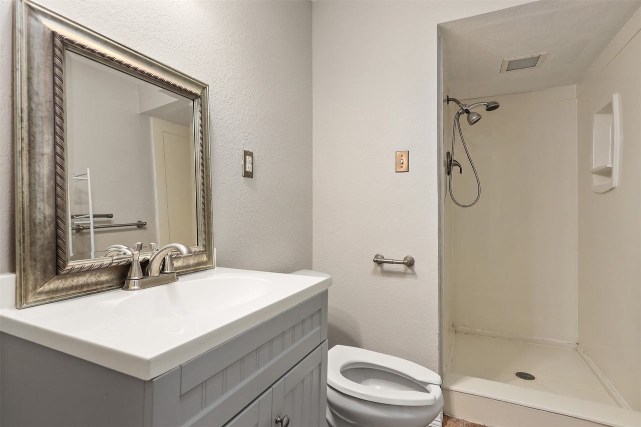 2021 14th Avenue North #2021 - Photo 3 of 15