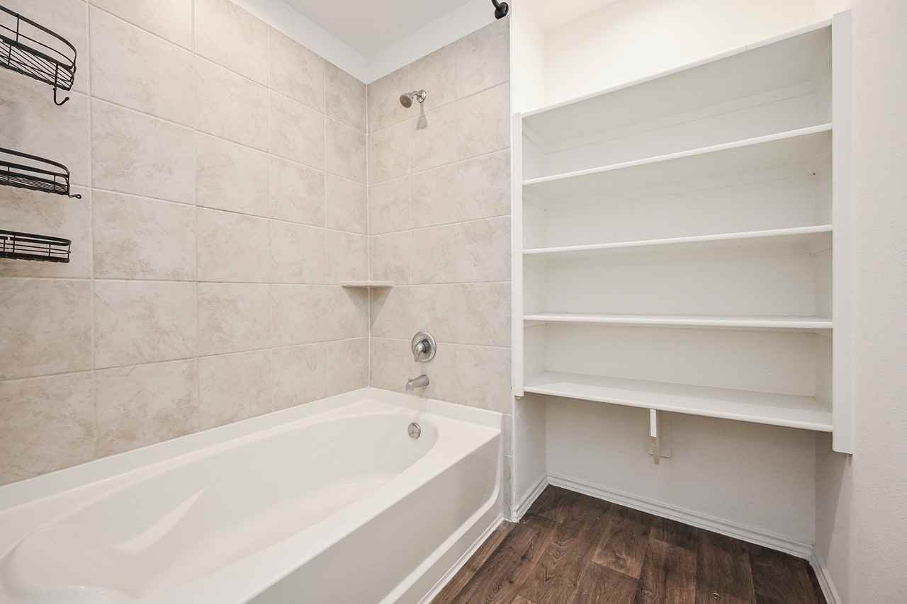 2342 Spruce Cliff Ln #2342 - Photo 3 of 32