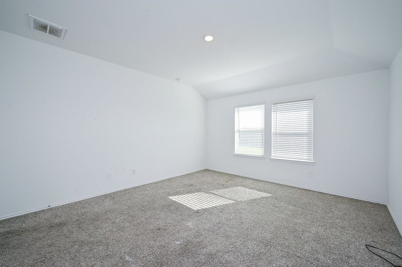 2342 Spruce Cliff Ln #2342 - Photo 4 of 32