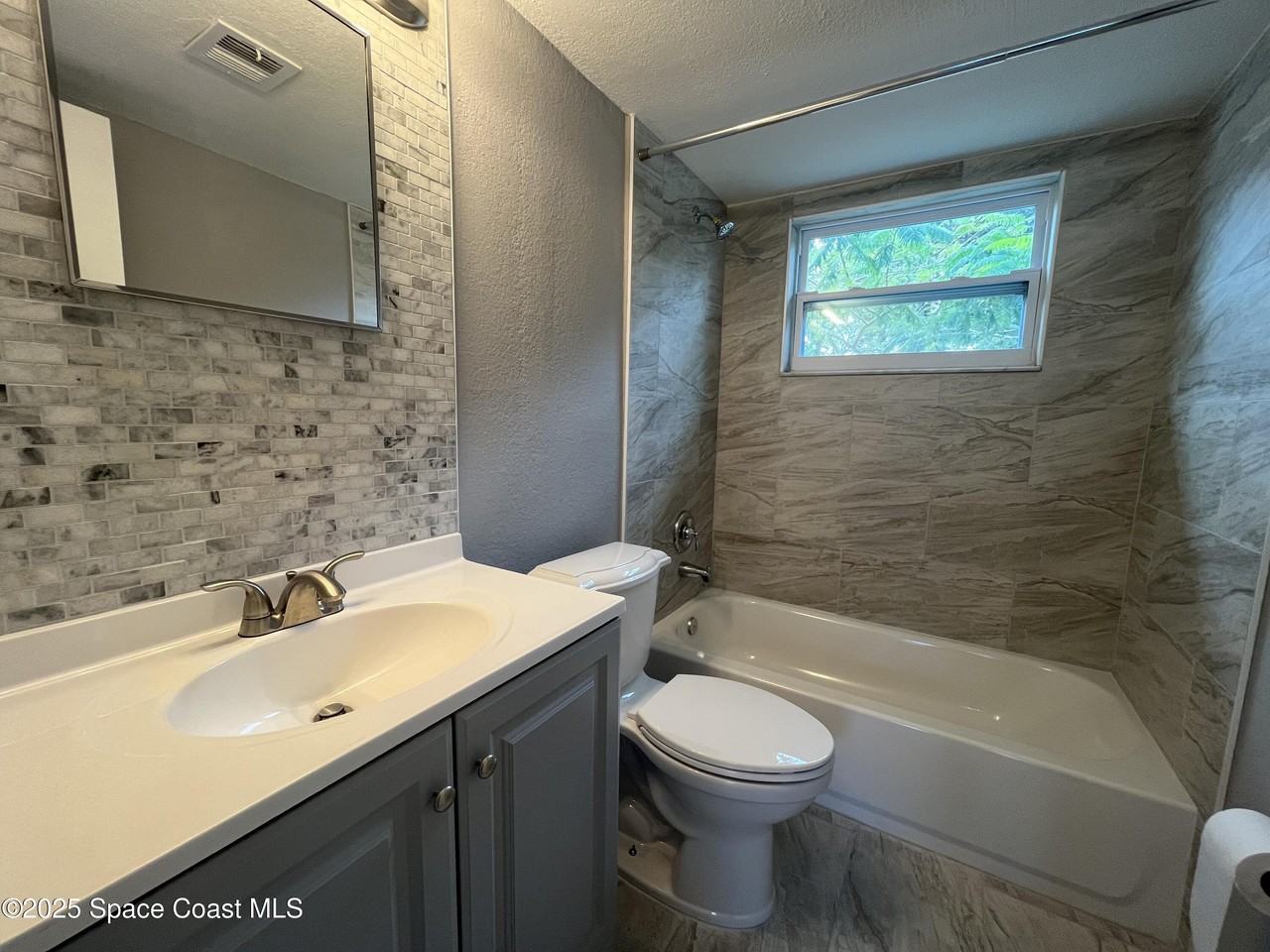 402 Adams Avenue #402E - Photo 2 of 8