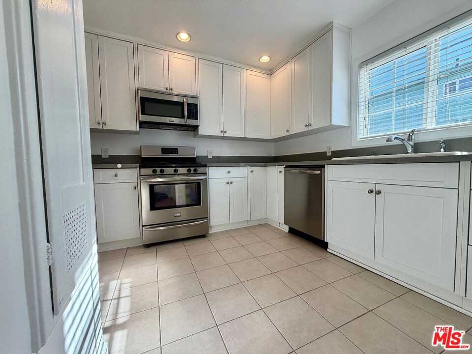 2517 20th Street #2517C - Photo 3 of 15