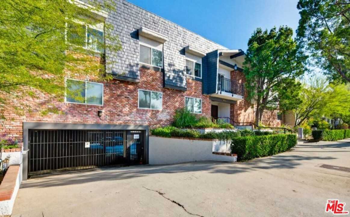 5252 Coldwater Canyon Ave #5252-111 - Photo 3 of 19