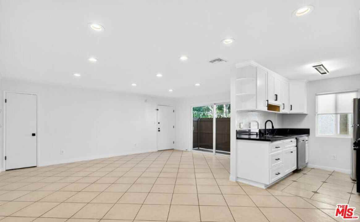 5252 Coldwater Canyon Ave #5252-111 - Photo 4 of 19