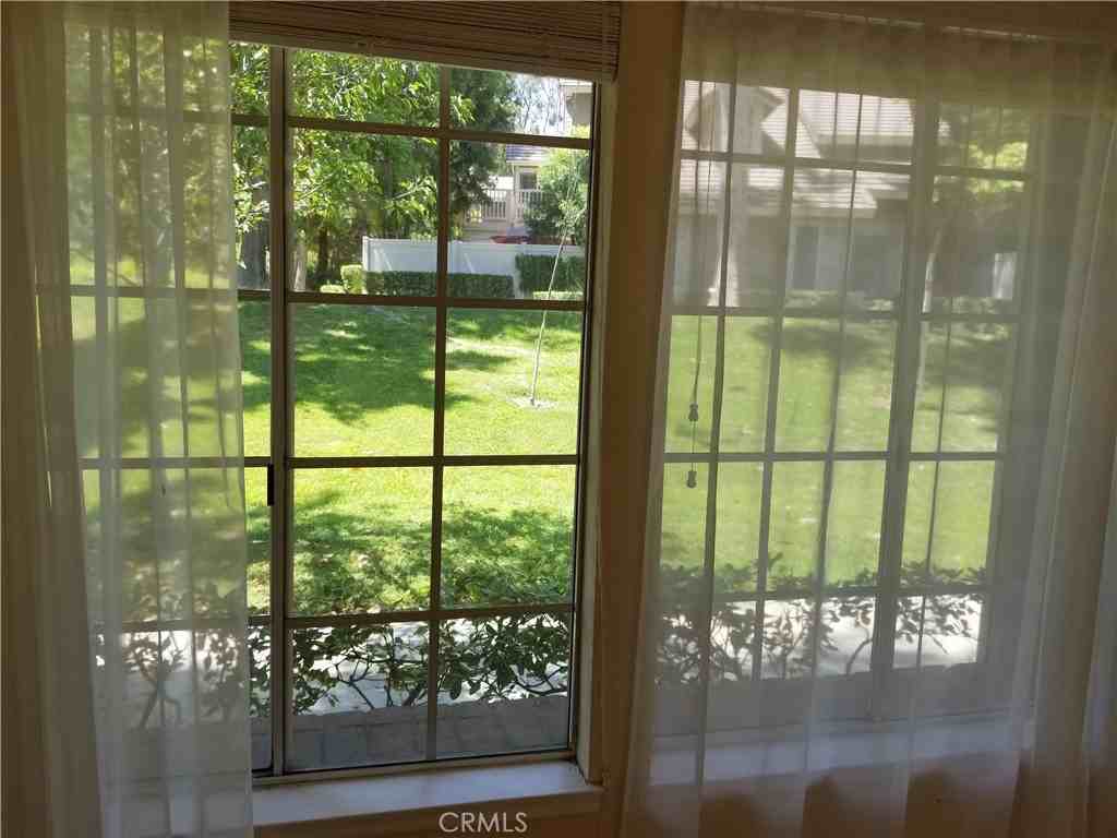 20725 East Crest Lane #20725C - Photo 6 of 31