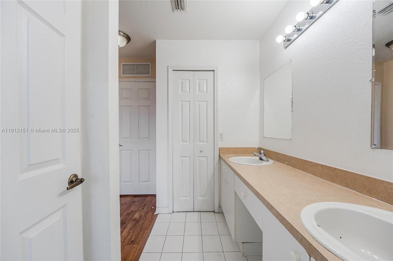 20437 Northwest 15th Avenue #20437-10 - Photo 2 of 25