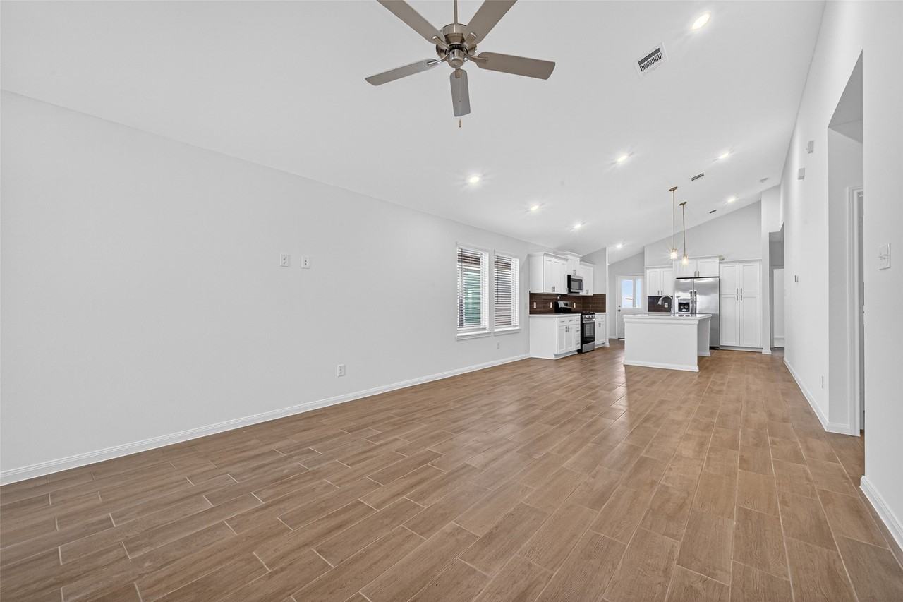 21703 Cypress Trellis Dr #21703 - Photo 3 of 44