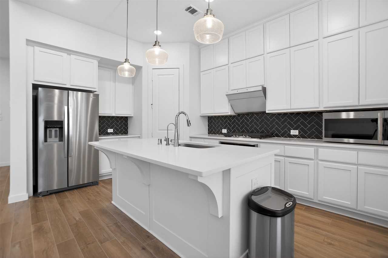 16607 Lake Austin Street #16607 - Photo 4 of 50