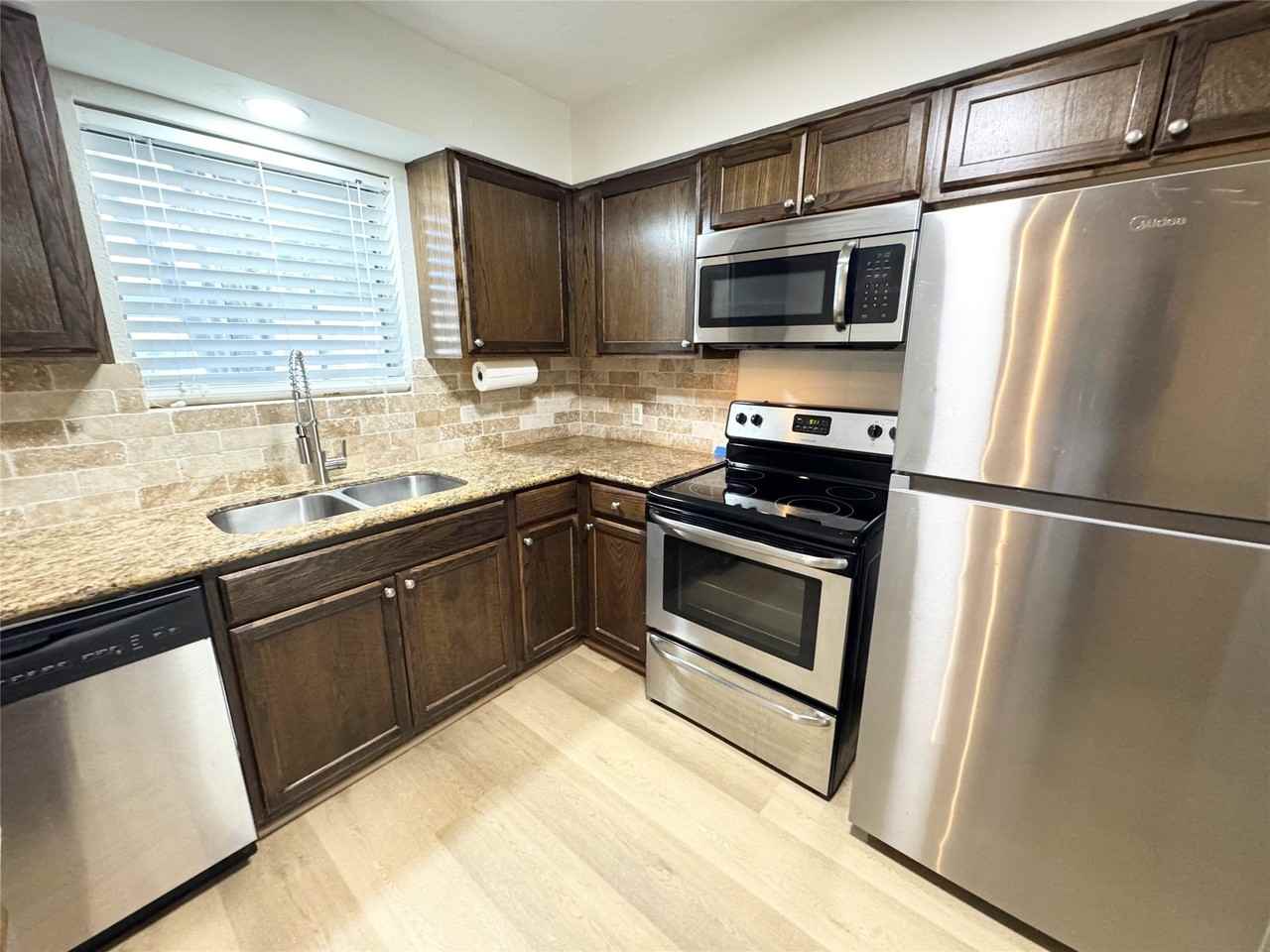 2423 20th Avenue North #2423 - Photo 4 of 23