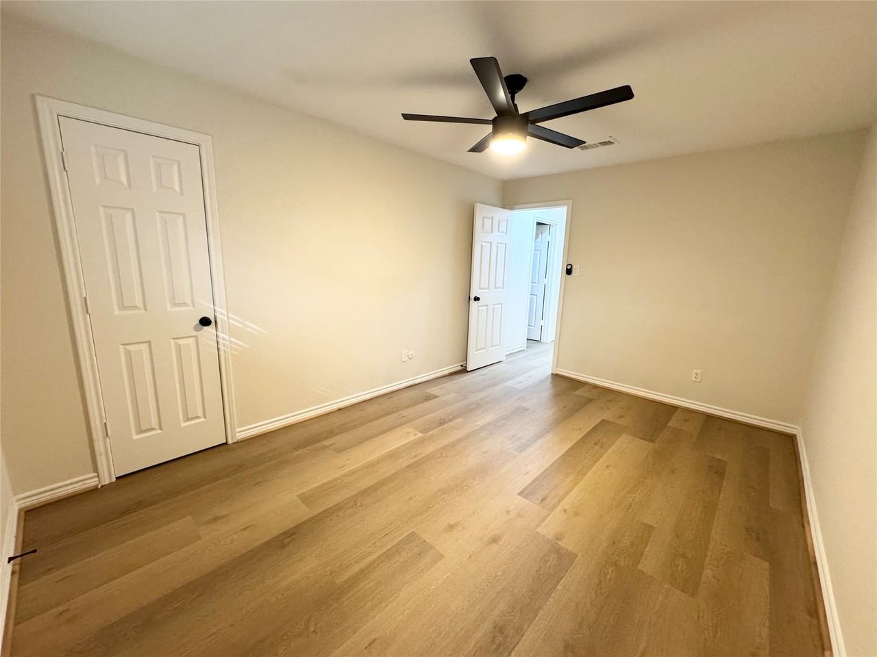 2423 20th Avenue North #2423 - Photo 7 of 23