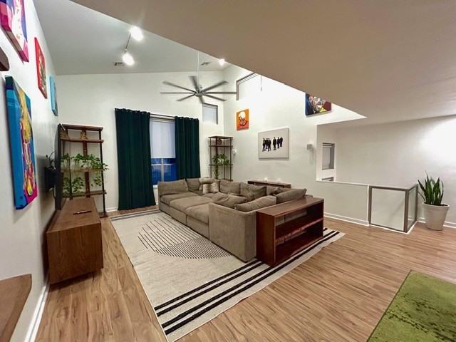 3010 Commerce Street #3010 - Photo 4 of 10