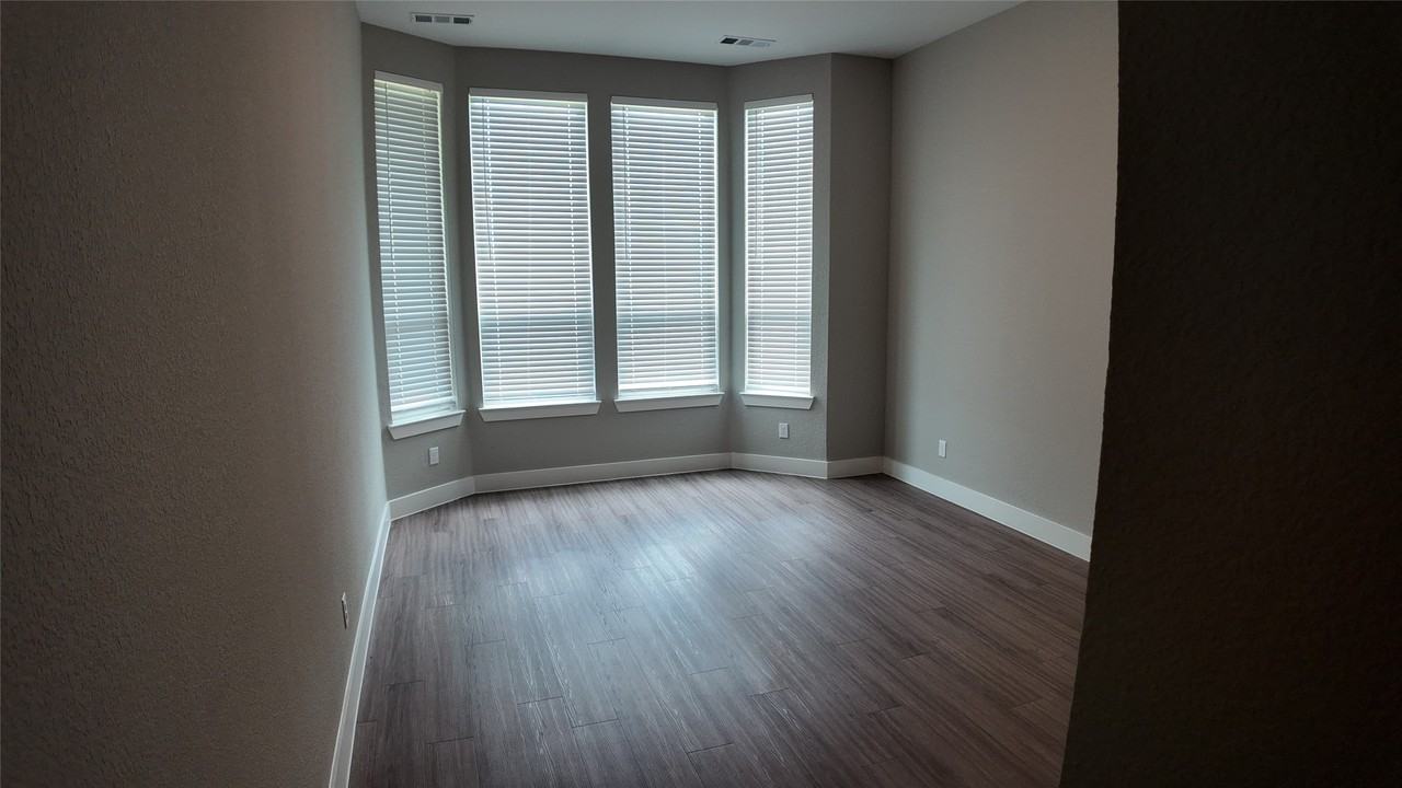 512 Brockwell Bend #512 - Photo 2 of 35