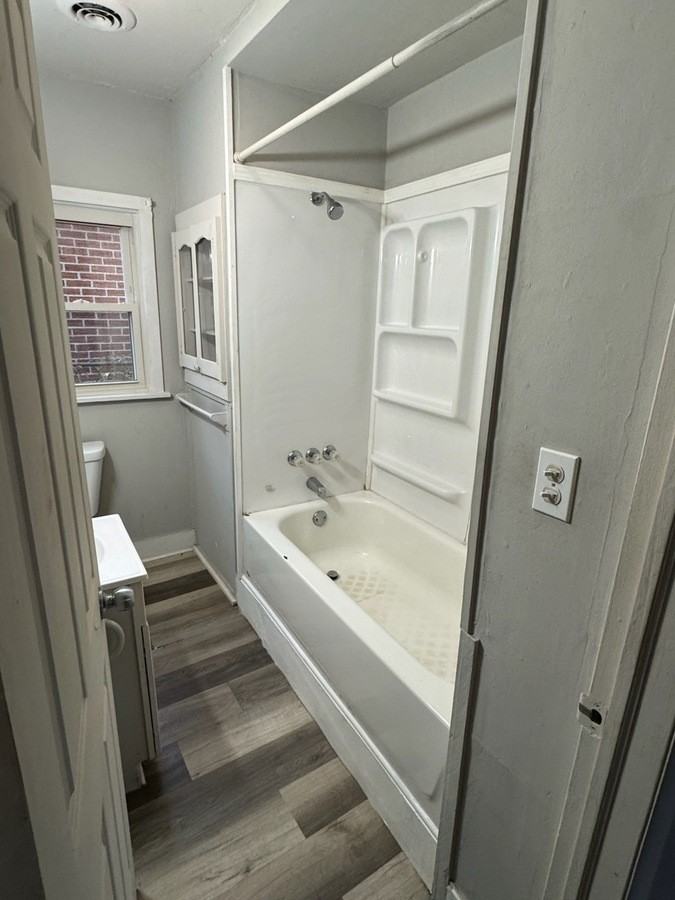 1024 Leslie St - Photo 6 of 22