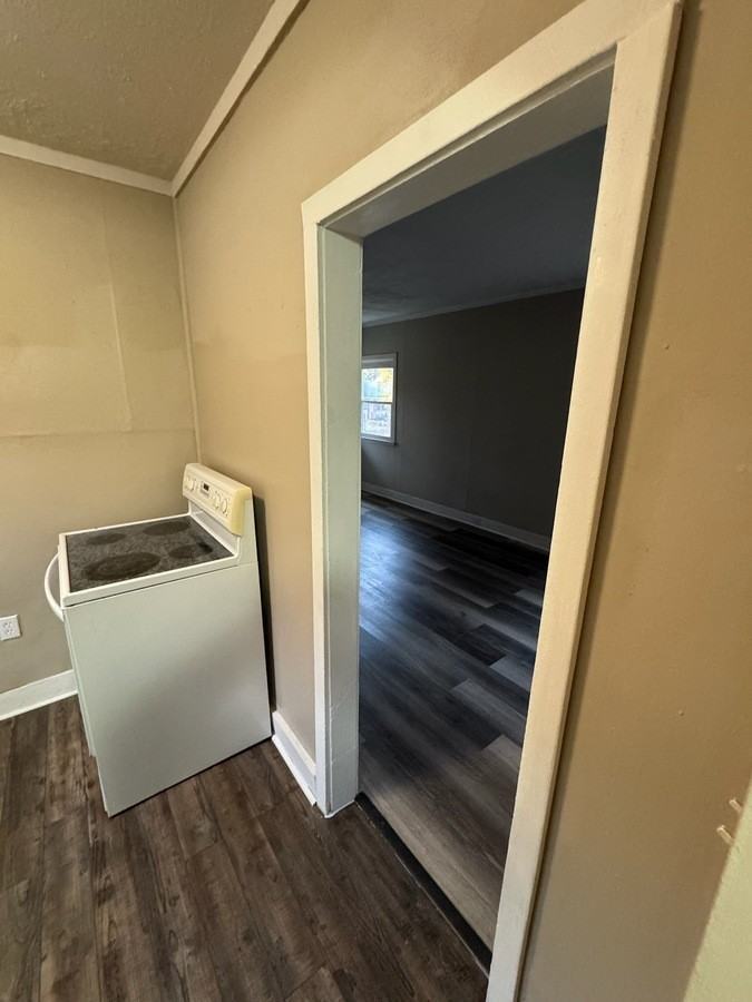 1024 Leslie St - Photo 7 of 22