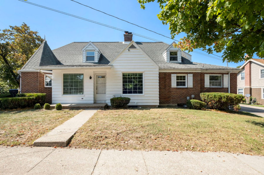 191 E Division St #191 - Photo 3 of 17