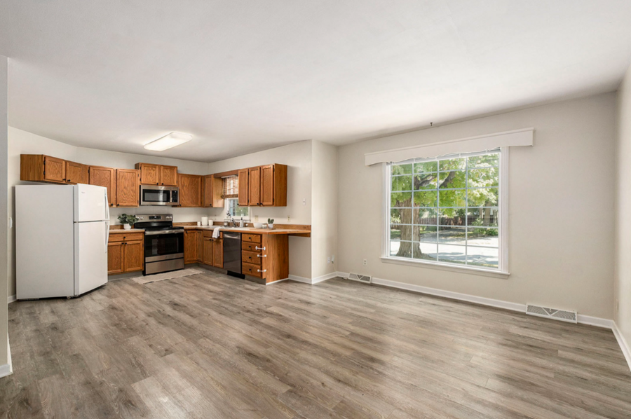 191 E Division St #191 - Photo 5 of 17